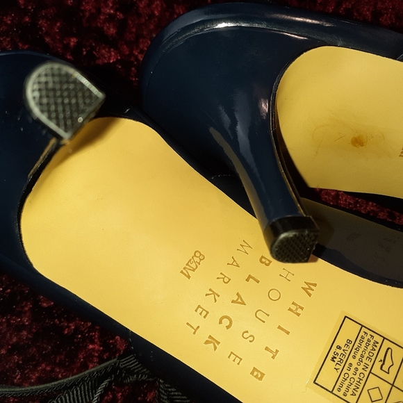 White House Black Market Navy Blue Heels - Picture 6 of 16